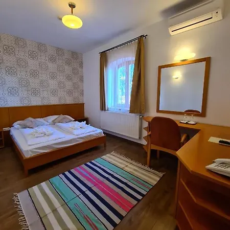 Istvan Parkhotel Es Gasztrofarm