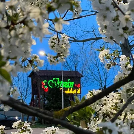 Istvan Parkhotel Es Gasztrofarm