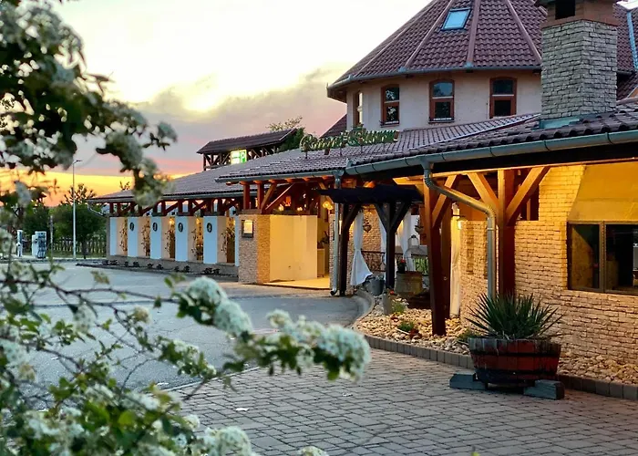 István Parkhotel és Gasztrofarm 3*