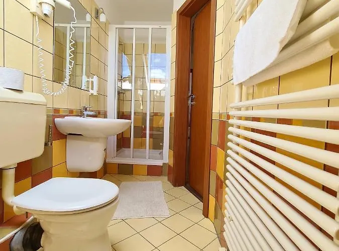 Istvan Parkhotel Es Gasztrofarm 3*